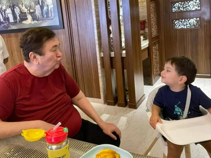 Kareena Kapoor Khan shared a picture  of Jeh ali khan with father on Randhir Kapoor  birthday Randhir Kapoor Birthday: पापा रणधीर कपूर के बर्थडे पर करीना कपूर ने शेयर की नाना-बेटे की क्यूट फोटो, लिखा- ‘मेरे फेवरेट बॉयज’