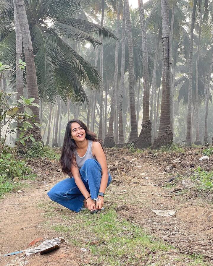 దీప్తి సునయన అందమైన ఫోటోలు -Image Credit: Deepthi Sunaina/Instagram