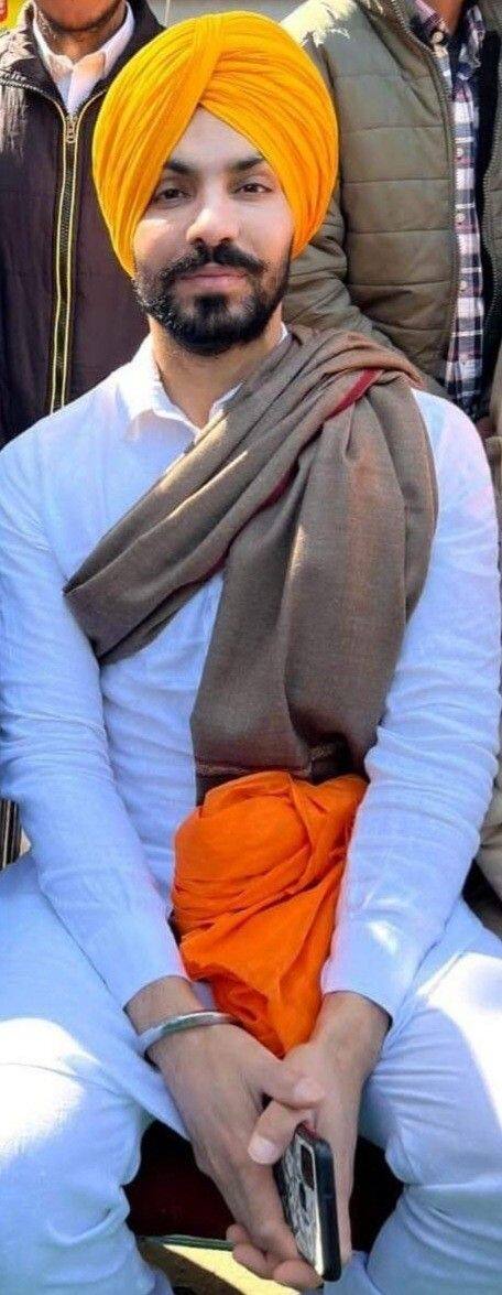 ਕੁੱਝ ਰਿਪੋਰਟਾਂ ਦੇ ਅਨੁਸਾਰ ਏਕਤਾ ਕਪੂਰ ਦੀਪ ਦੀ ਪਰਸਨੈਲਟੀ ਤੋਂ ਕਾਫੀ ਜ਼ਿਆਦਾ ਪ੍ਰਭਾਵਿਤ ਸੀ। ਉਸ ਨੇ ਦੀਪ ਨੂੰ ਕਈ ਵਾਰੀ ਐਕਟਰ ਬਣਨ ਦੀ ਸਲਾਹ ਦਿੱਤੀ ਸੀ। ਪਰ ਦੀਪ ਨੇ ਇਸ ਗੱਲ ਨੂੰ ਗੰਭੀਰਤਾ ਨਾਲ ਨਹੀਂ ਲਿਆ।