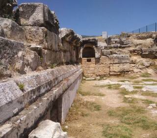 Viral News: ਇਸ ਮੰਦਰ 'ਚ ਦਾਖਲ ਹੁੰਦੇ ਹੀ ਹੋ ਜਾਂਦੀ ਹੈ ਮੌਤ! ਕਿਹਾ ਜਾਂਦਾ ਹੈ ਨਰਕ ਦਾ ਦਰਵਾਜ਼ਾ