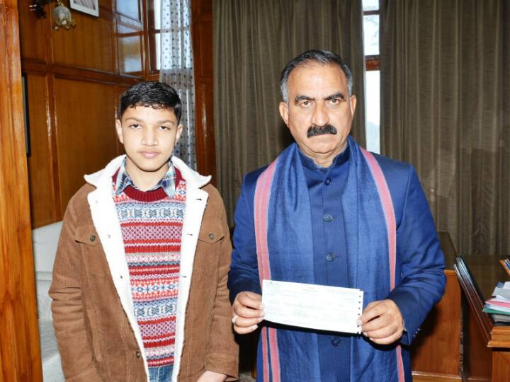 Himachal: 15 साल के शशांक ने अपनी गुल्लक तोड़कर निकाले 11 हजार रुपये, सीएम सुख आश्रय सहायता कोष में दिए दान Shimla resident Shashank Prajwal Gautam donated Rs 11,000 to the Mukhya Mantri Sukh Aashray Sahayata Kosh ANN Himachal: 15 साल के शशांक ने अपनी गुल्लक तोड़कर निकाले 11 हजार रुपये, सीएम सुख आश्रय सहायता कोष में दिए दान