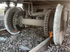 Godavari Express Train Derails: పట్టాలు తప్పిన గోదావరి ఎక్స్ ప్రెస్ - ఆందోళనలో ప్రయాణికులు