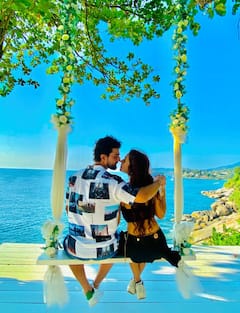 Rudrajit Promita: নীল সমুদ্রের ধারে কেক কাটা, ফুলের দোলনা, রুদ্রজিৎ-প্রমিতার বিশেষ দিনের এক্সক্লুসিভ অ্যালবাম