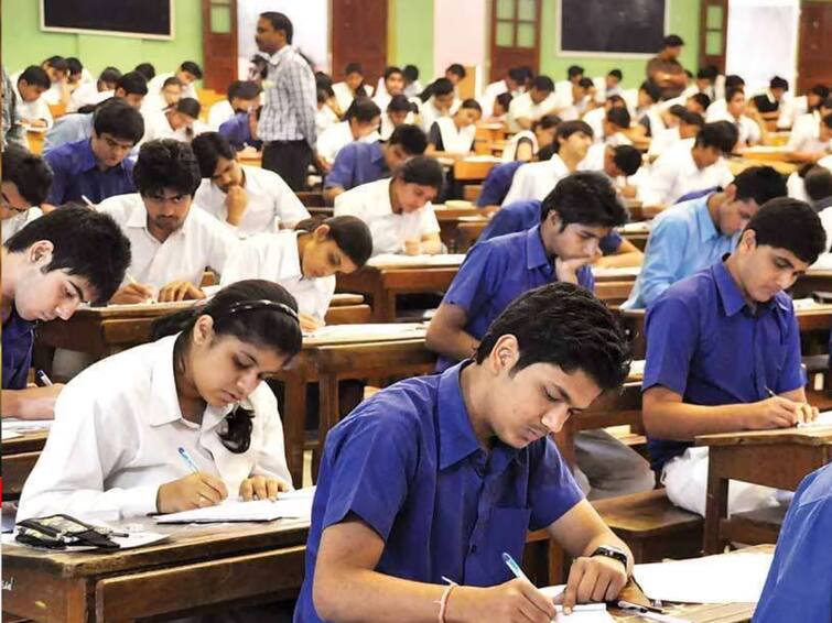 Pune District Collector Issues Guidelines for Maharashtra SSC HSC Board Exams check details Pune SSC, HSC Board Exam : कॉपी बहाद्दरांवर करडी नजर; पुण्यातील दहावी, बारावीच्या परीक्षा केंद्रावर इंटरनेट सेवा बंद ठेवण्याचे जिल्हाधिकाऱ्यांचे आदेश