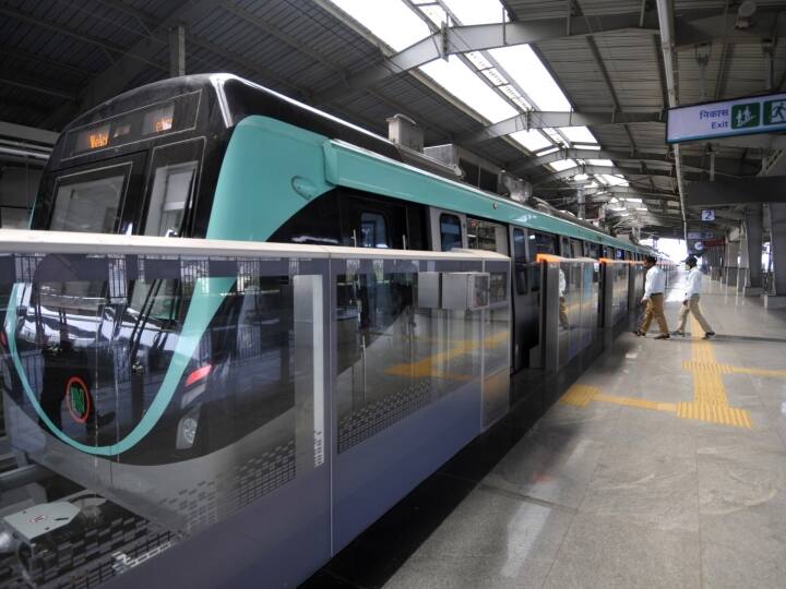 Holi 2023 Noida And Greater Noida Metro Residents Important News Metro Run After 2 pm Holi Noida Metro Timing: होली पर नोएडा और ग्रेटर नोएड वालों के लिए जरूरी खबर, जानिए कब से शुरू होगी मेट्रो सेवा