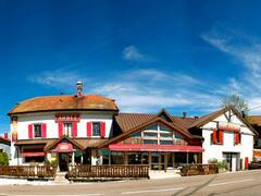 Hotel Arbez: सिर एक देश में तो पैर होगा दूसरे देश में, इस होटल की खासियत जानकर चौंक जाएंगे आप