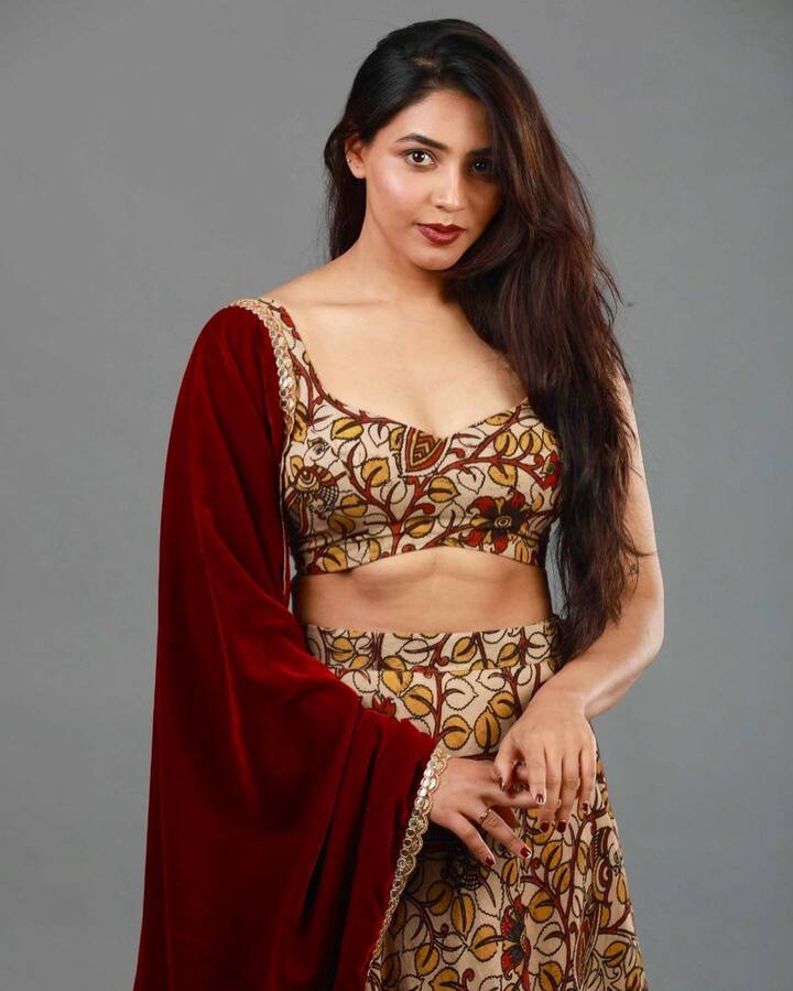 सप्तमीच्या आगामी चित्रपटांची प्रेक्षक उत्सुकतेने वाट बघत आहेत. (Sapthami Gowda/instagram)