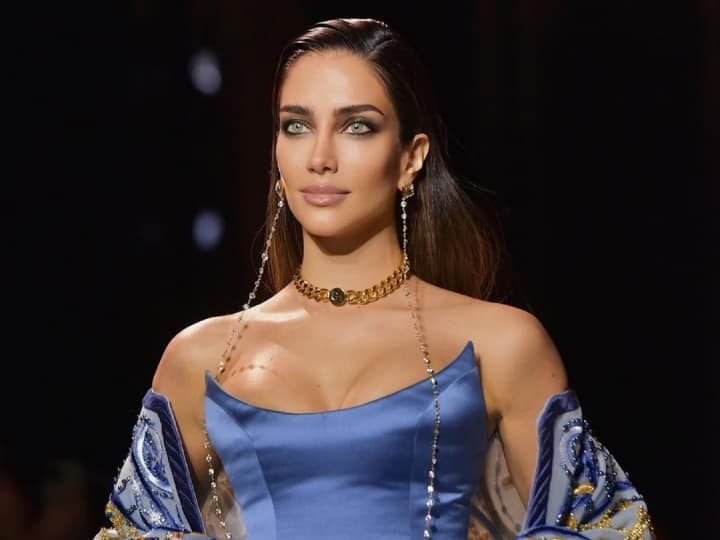 जेसिका कहवाती को 2012 में मिस ऑस्ट्रेलिया का ताज पहनाया गया था. उन्होंने मिस वर्ल्ड 2012 के कपीटीशन में ऑस्ट्रेलिया को रिप्रेजेंट किया था और उन्हें तीसरी रनर अप घोषित किया गया था.