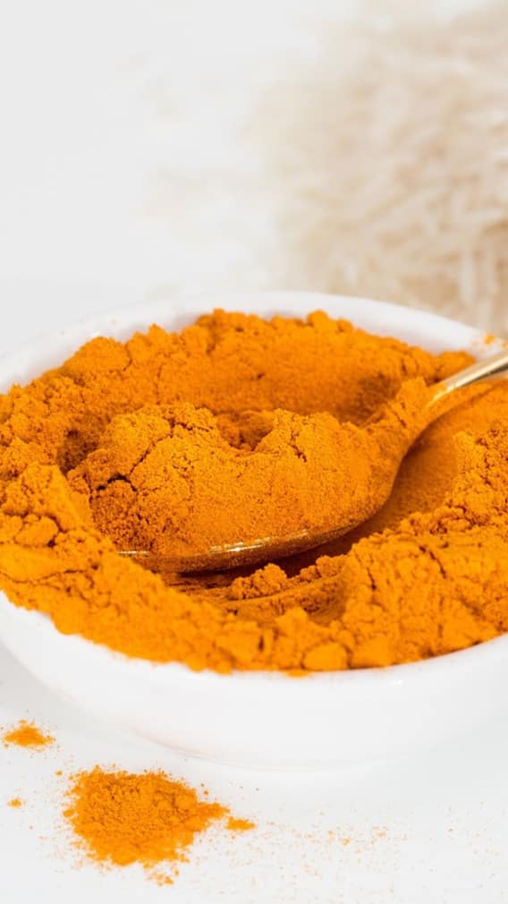 ত্বক পরিচর্যায় হলুদের গুণ অপরিসীম