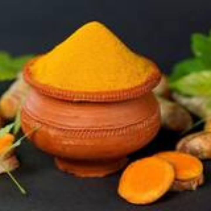 যদি দীর্ঘদিন ধরে কোথাও আপনার টাকা আটকে থাকে , তাহলে হলুদ দিয়ে চাল রং করুন এবং একটি লাল কাপড়ে বেঁধে আপনার পার্সে রাখুন। তাতে আটকে থাকা টাকা দ্রুত ফিরে আসবে।