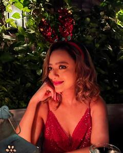 Madalsa PHOTO: રેડ શોર્ટ ડ્રેસમાં મદાલસાનો સ્ટનિંગ લુક