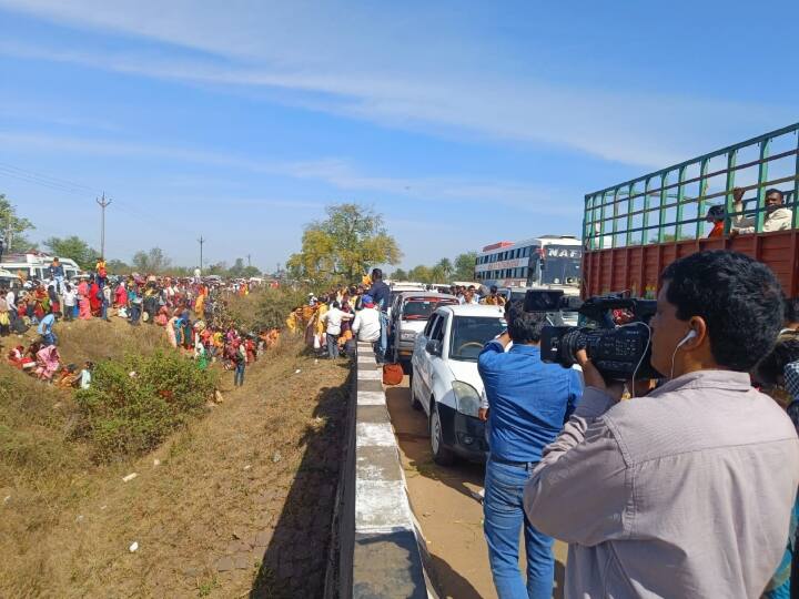 Kubeshwardham Sehore uncontrollable crowd woman dead, three missing Rudraksh distribution Shivmahapuran  ann Kubeshwar Dham: कुबेश्वरधाम के रास्ते में लगा 20 किलोमीटर लंबा जाम, बेकाबू भीड़, एक महिला की मौत, तीन लापता