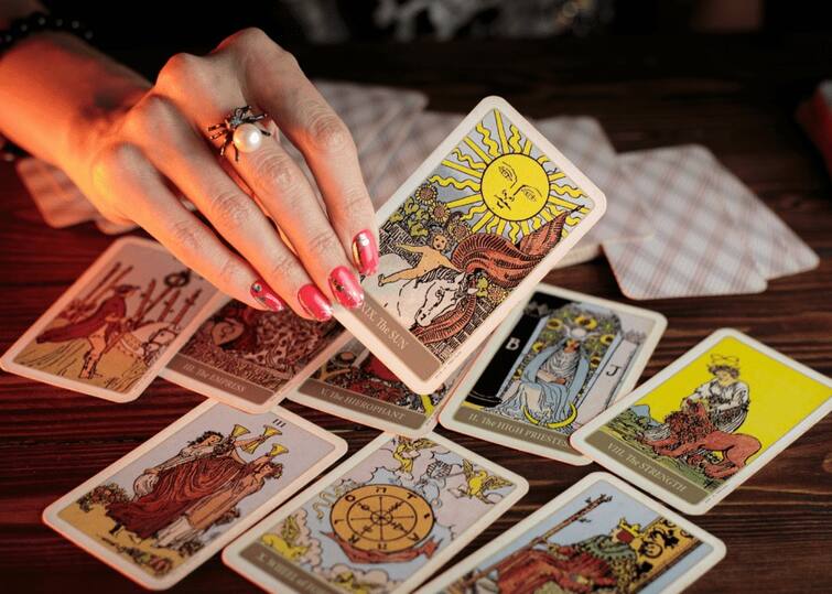 According to tarot card reading, how will the day Spent of 12 zodiac signs be, know today's horoscope Tarot Card Reading 16 February: મેષ, કન્યા,તુલા, કુંભ,  રાશિના જાતકને આજે  મુશ્કેલીનો કરવો પડશે સામનો, જાણઓ 12 રાશિનું રાશિફળ