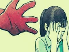 Delhi: गोद ली 7 साल की बेटी से बर्बरता, सिगरेट से जलाया, चेहरे को चाकू से काटा