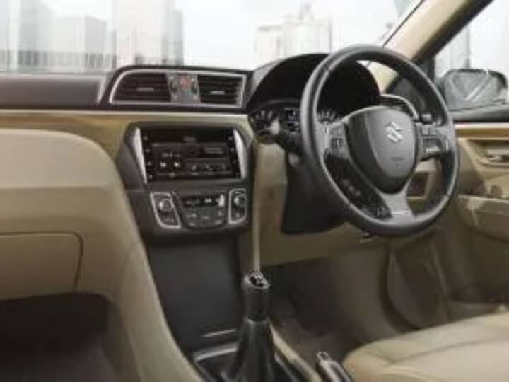 2023 मारुती सियाझमध्ये आता आणखी अपडेटेड सुविधा देण्यात आली आहे. यामध्ये इलेक्ट्रॉनिक स्टेबिलिटी प्रोग्राम (ESP), हिल होल्ड असिस्ट, ड्युअल एअरबॅग, ISOFIX चाईल्ड सीट अँकरेज आणि रियर पार्किंग सेंसर देण्यात आलं आहेत.