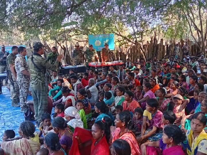 33 Naxalites surrendered in Sukma after Fed up with the Naxalite leader ANN Naxalite Surrender: 33 नक्सलियों ने किया सरेंडर, बोले- 'नक्सली लीडरों से आ गए तंग, अब जिएंगे आम जिंदगी'