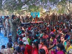 33 नक्सलियों ने किया सरेंडर, बोले- 'नक्सली लीडरों से आ गए तंग, अब जिएंगे आम जिंदगी'