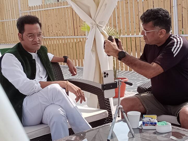 দ্রুত গতির এই কাহিনির পরতে পরতে রয়েছে টান টান উত্তেজনা। প্রত্যেক আনাচে কানাচে যেন বিপদমুখী মরণের ফাঁদ।