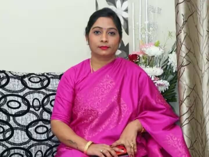 Badaun MP Sanghmitra Maurya not get ticket from Samajwadi Party after BJP in Lok Sabha Elections on Swami Prasad Maurya Claim UP Politics: क्या संघमित्रा मौर्य को बीजेपी के बाद सपा से भी नहीं मिलेगी टिकट? स्वामी प्रसाद मौर्य का बड़ा दावा