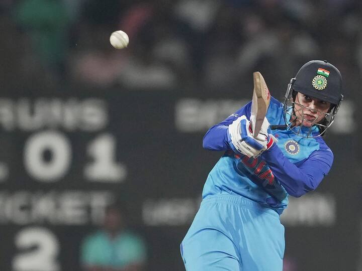 ఐపీఎల్లో అత్యధిక ధర అందుకోబోతున్నది ఇంగ్లాండ్ కుర్రాడు సామ్ కరన్! గతేడాది జరిగిన వేలంలో రూ.18.5 కోట్లు దక్కించుకున్నాడు. ప్రపంచంలో ఒక క్రికెటర్ అందుకోబోతున్న అత్యధిక వేతనం ఇదే. ఇక డబ్ల్యూపీఎల్లో స్మృతి మంధాన రూ.3.4 కోట్లు తీసుకోబోతుంది. ఈ లీగులో అత్యధిక ధర ఈమెదే.