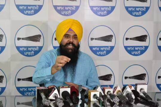 AAP reactions on congress and sad ਇਕ ਪਾਸੇ ਭਗਵੰਤ ਮਾਨ ਇਕੱਲੇ, ਉਨ੍ਹਾਂ ਨੂੰ ਰੋਕਣ ਲਈ ਅਕਾਲੀ, ਕਾਂਗਰਸ, ਭਾਜਪਾ ਤੇ ਰਾਜਪਾਲ ਦਾ ਗਠਜੋੜ: 'ਆਪ'