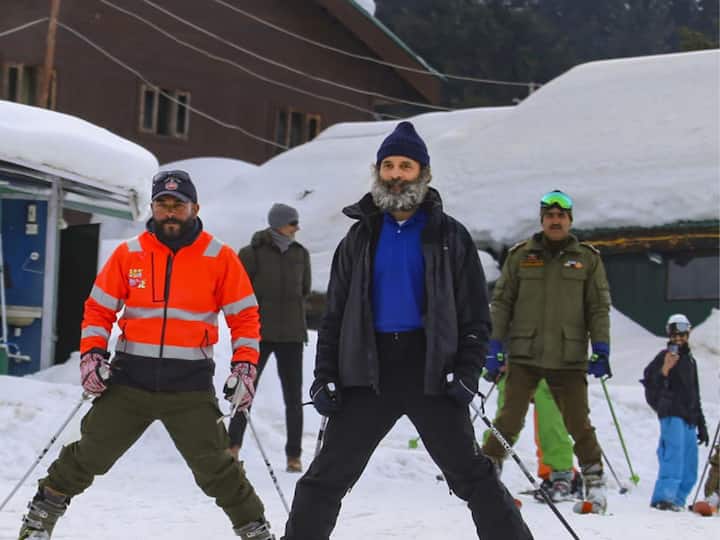 सध्या गुलमर्गमध्ये  बर्फवृष्टी सुरु असून यावेळी त्यांनी स्की लोप्सचा आनंद घेतला.