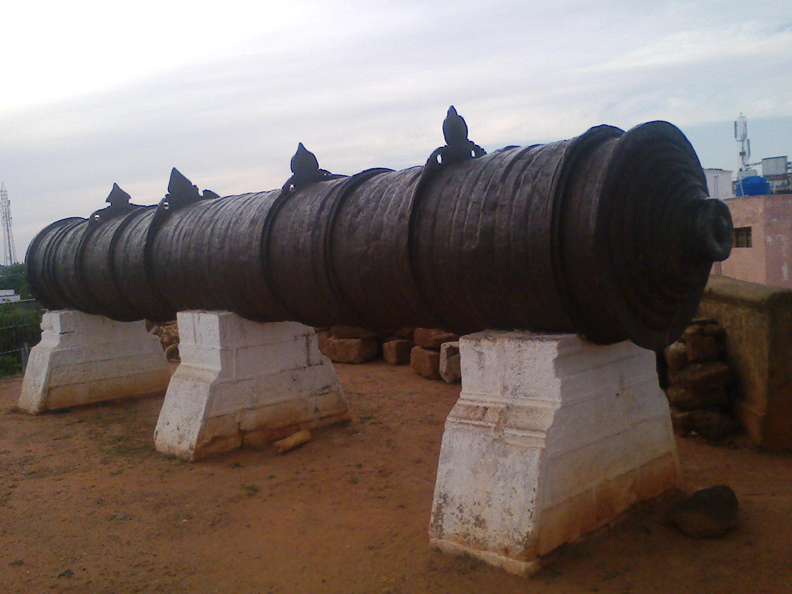 Thanjavur cannon: கம்பீரமாக 400 ஆண்டுகளாக நிலைத்து நிற்கும் தஞ்சாவூர் பொக்கிஷம் ராஜகோபால பீரங்கி