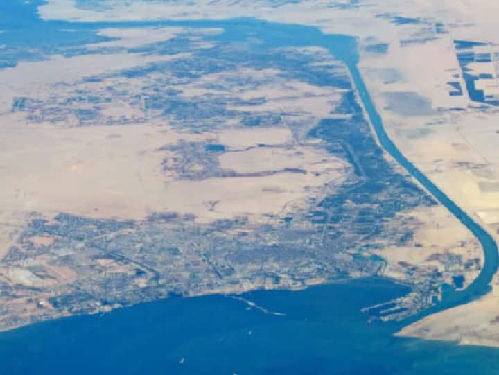 Suez Canal: आज के ही दिन स्वेज नहर से गुजरा था पहला जहाज, जानें इसके बंद होने से दुनिया में क्यों मच जाता है हाहाकार? suez canal history know why suez canal is so important for world Suez Canal: आज के ही दिन स्वेज नहर से गुजरा था पहला जहाज, जानें इसके बंद होने से दुनिया में क्यों मच जाता है हाहाकार?