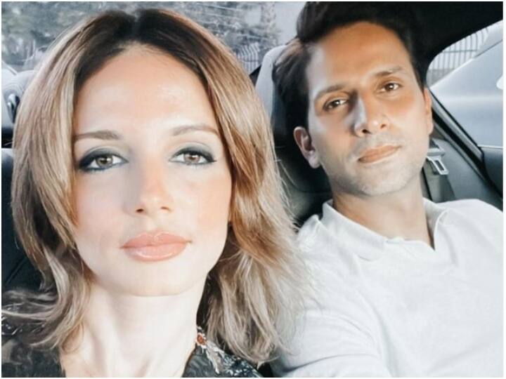 Hrithik Roshan  ex wife Sussanne Khan shares video of romantic moments with boyfriend Arslan Goni बॉयफ्रेंड अर्सलान को कभी गले लगाते तो कभी कडल करती नजर आईं Sussanne Khan, ऋतिक की एक्स-वाइफ ने ऐसे मनाया वैलेंटाइन डे