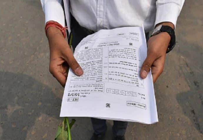 HSC Paper Leak Case Five persons including the headmaster arrested from Rui Chhattisgarh Ahmednagar Buldhana Maharashtra News HSC Paper Leak Case: बारावी पेपरफुटीचं नगर कनेक्शन; रुई छत्तीसीमधून मुख्याध्यापकांसह पाच जणांना अटक