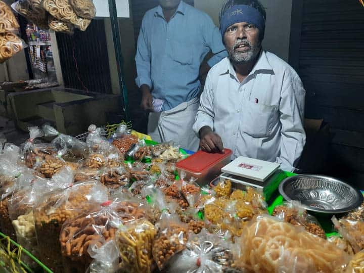 பசிக்கிற மாதிரி இருக்கா...? ....10 ரூபாய்க்கு பல வகையான ஸ்நாக்ஸ்  இருக்கு.. எங்கு தெரியுமா..?