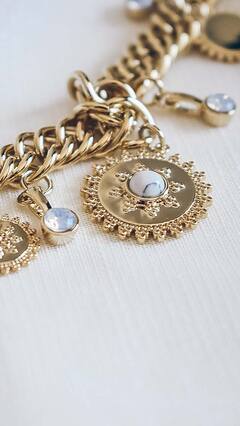 Gold Rate Today : आज प्रतितोळा सोन्याचा दर 56 हजारांवर; चांदीही झाली किंचित स्वस्त, वाचा आजचे दर