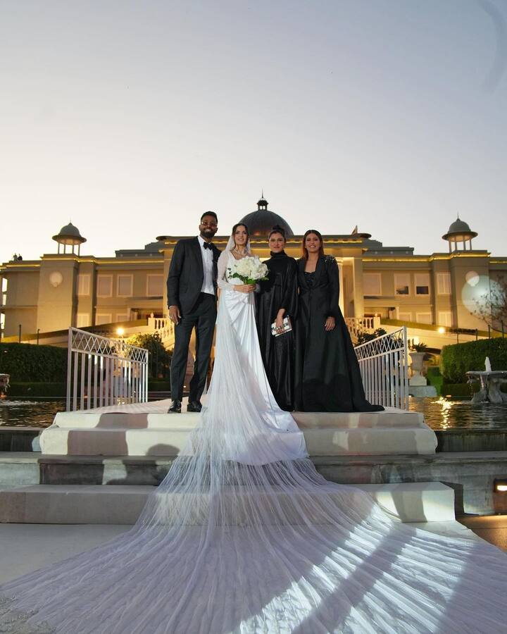 Singer Aastha Gill, who is a friend of the bride shared the pics and wrote,