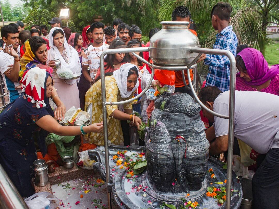 Mahashivratri 2023: આવતીકાલે મહાશિવરાત્રી, જાણો ચાર પ્રહરની પૂજાનું મુહૂર્ત અને મહત્વ Mahashivratri 2023 Vrat Date Time Significance Puja Vidhi of Maha Shivratri Mahashivratri 2023: આવતીકાલે મહાશિવરાત્રી, જાણો ચાર પ્રહરની પૂજાનું મુહૂર્ત અને મહત્વ