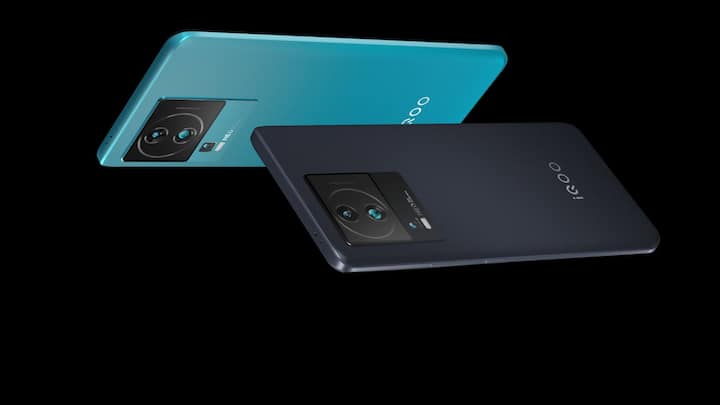 এই ফোনে রয়েছে ডুয়াল সিম (ন্যানো) স্লট। Android 13-based Funtouch OS 13- র সাহায্যে পরিচালিত হবে এই ফোন। এছাড়াও ফুল এইচডি প্লাস রেজোলিউশন রয়েছে এই ফোনের ডিসপ্লেতে।