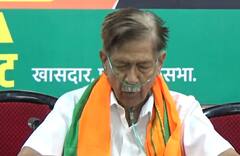 Girish bapat :  थरथरते हात अन् व्हिलचेअरवर बसून आले कसब्याचे 'किंगमेकर'; गिरीश बापट भाजपच्या बैठकीत सहभागी