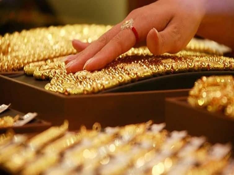 Gold Silver Price  Today february16 gold silver price today in chennai Gold, Silver Price: அதிரடியாக குறைந்த தங்கம் விலை... இனியும் தொடருமா...? இன்றைய நிலவரம் இதுதான்!