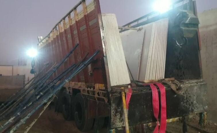 Two laborers died in an accident while unloading marble stone from a truck in Jetpur Jetpur: જેતપુરમાં ટ્રકમાંથી મારબલ પથ્થર ઉતારતી વખતે અકસ્માત સર્જાતા બે મજૂરના મોત