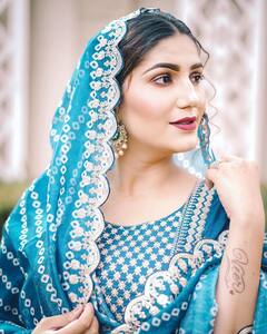 Sapna Choudhary Pics: सपना चौधरी के किलर देसी लुक्स चुरा लेंगे आपका दिल, सूट-साड़ी हर आउटफिट में गजब ढाती हैं हरियाणवी डांसर