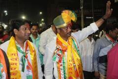 Ravindra Dhangekar : एकीकडे भाजपच्या मॅराथॉन बैठका तर दुसरीकडे महाविकास आघाडीच्या रविंद्र धंगेकरांचा दणक्यात प्रचार