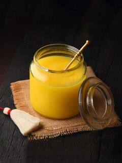 Ghee Benefits : मधुमेहाच्या रूग्णांनी साजूक तूपाचं सेवन करावं; शरीराला 'हे' फायदे मिळतात