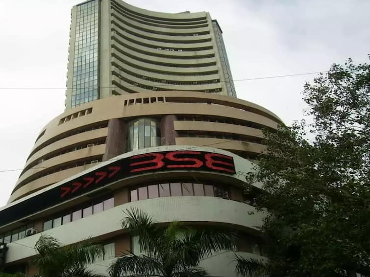 Share Market opened Today february 16 Share Market Update Sensex Nifty Points Share Market : ஏற்றத்தில் தொடங்கிய இந்திய பங்குச் சந்தை...சென்செக்ஸ் 300 புள்ளிகள் உயர்வு...லாபத்தில் ஐசிஐசிஐ, எஸ்.பி.ஐ பங்குகள்...