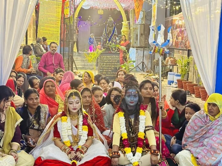 Maha Shivratri 2023: देशभर में महाशिवरात्रि का पर्व 18 फरवरी को मनाया जाएगा. पर्व से पहले उदयपुर में शिव पार्वती का विवाह धूमधाम से संपन्न हुआ. भक्त शिव के बाराती बनकर निकले..