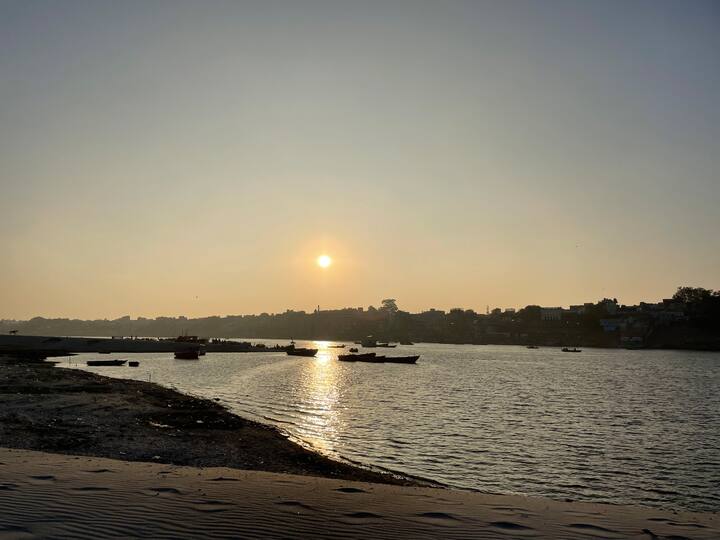 অভিনয়ে দেখা যাবে অমৃতা চট্টোপাধ্যায়, জিৎ সুন্দর চক্রবর্তী, যুধাজিত সরকার, ঋদ্ধিষ চৌধুরি, কোরক সামন্ত, অভিজিৎ সেনগুপ্ত, অরূপ জায়গিরদার, মহম্মদ করিম, অগ্নিভ বন্দ্যোপাধ্যায় প্রমুখকে।