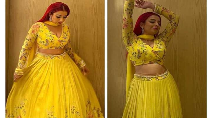 Jasmine Sandlas Pics: ਜੈਸਮੀਨ ਸੈਂਡਲਾਸ ਨੇ ਪੀਲੇ ਲਹਿੰਗੇ 'ਚ ਸੋਸ਼ਲ ਮੀਡੀਆ 'ਤੇ ਤਸਵੀਰਾਂ ਸ਼ੇਅਰ ਕੀਤੀਆਂ ਹਨ, ਫੈਨਜ਼ ਉਸ ਦੀਆਂ ਇਨ੍ਹਾਂ ਤਸਵੀਰਾਂ ਨੂੰ ਖੂਬ ਪਸੰਦ ਕਰ ਰਹੇ ਹਨ