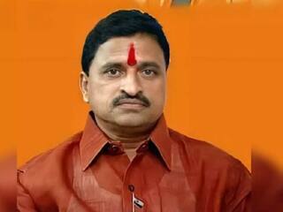 Pune Crime News : महिलेला पट्ट्याने मारलं, विवस्त्र करुन लैंगिक अत्याचार; पुण्यात शिवसेनेच्या माजी मंत्र्यावर गंभीर आरोप
