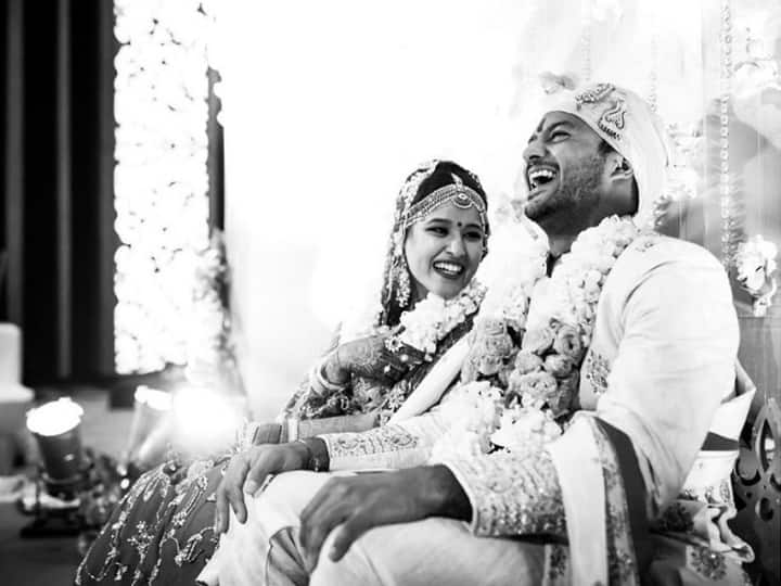 Mayank Agarwal Love Story: भारतीय क्रिकेटर मयंक अग्रवाल ने साल 2018 में आशिता सूद से शादी रचाई थी. लंबे वक्त तक एक-दूसरे को डेट करने के बाद इस कपल ने यह फैसला किया था.