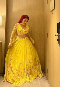 Jasmine Sandlas; ਜੈਸਮੀਨ ਸੈਂਡਲਾਸ ਨੇ ਦੇਸੀ ਲੁੱਕ ਨਾਲ ਲੁੱਟੀ ਮਹਿਫਲ, ਦੇਖੋ ਗਾਇਕਾ ਦਾ ਸਾਦਗੀ ਭਰਿਆ ਅੰਦਾਜ਼