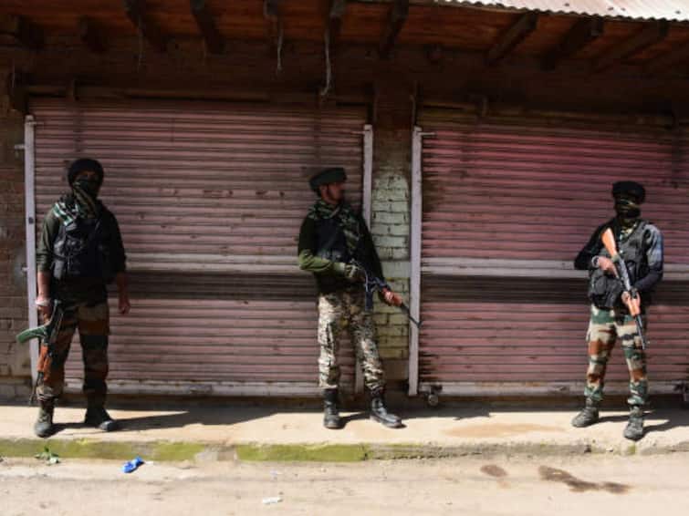 Terrorists Fire Shots At Govt Employee In J&K's Srinagar, TRF Claims Responsibility Terrorists Fire Shots At Govt Employee In J&K's Srinagar, Terror Outfit TRF Claims Responsibility