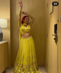 Jasmine Sandlas; ਜੈਸਮੀਨ ਸੈਂਡਲਾਸ ਨੇ ਦੇਸੀ ਲੁੱਕ ਨਾਲ ਲੁੱਟੀ ਮਹਿਫਲ, ਦੇਖੋ ਗਾਇਕਾ ਦਾ ਸਾਦਗੀ ਭਰਿਆ ਅੰਦਾਜ਼